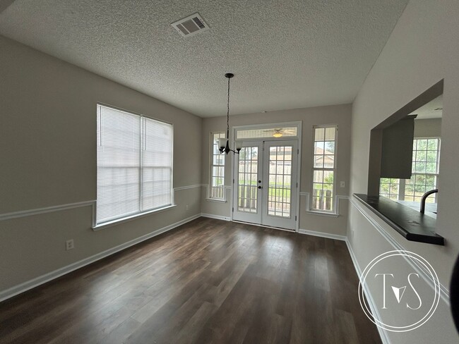 Building Photo - 1825 Lawnwood Dr