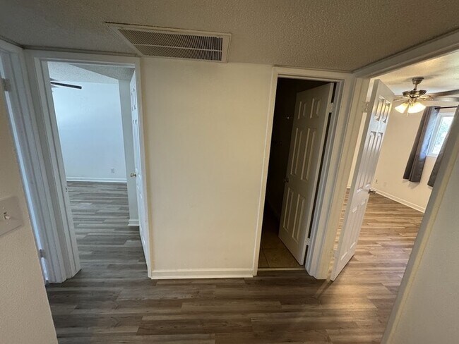Building Photo - West Phoenix 3br townhome