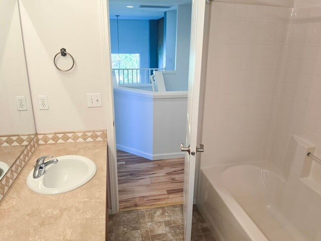 Building Photo - Gorgeous 4 Bedroom Lake Stevens Home in Cr...