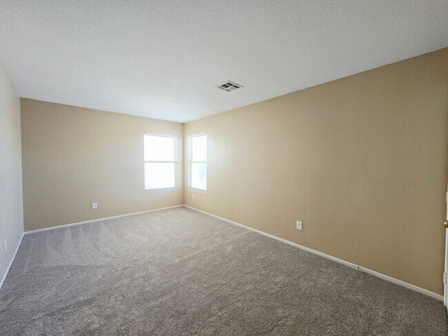 Building Photo - ACCEPTS SECTION 8 - BEAUTIFUL MUST SEE 3BD/2BA IN SOUTHWEST