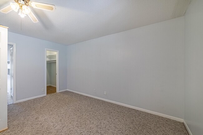 Building Photo - 180 High Point Terrace E