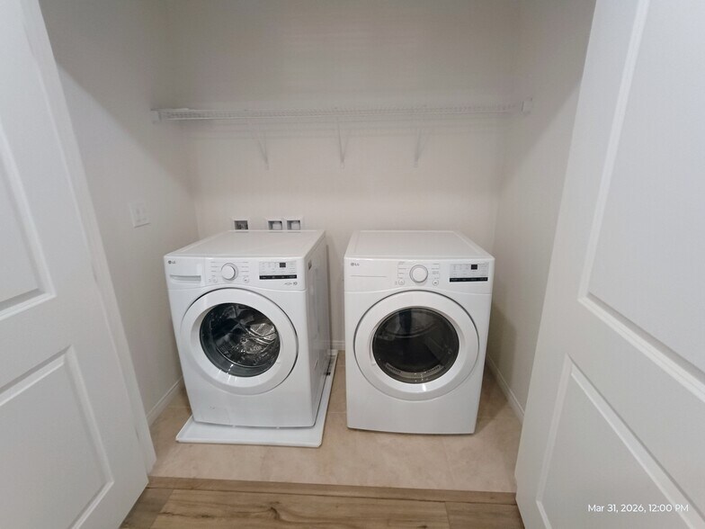 Building Photo - 9158 Surrey Wood St