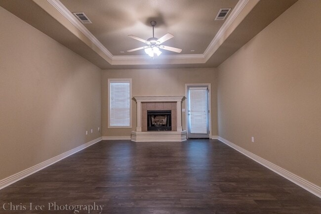 Building Photo - Beautiful & spacious 4 Bedroom condo w/fen...
