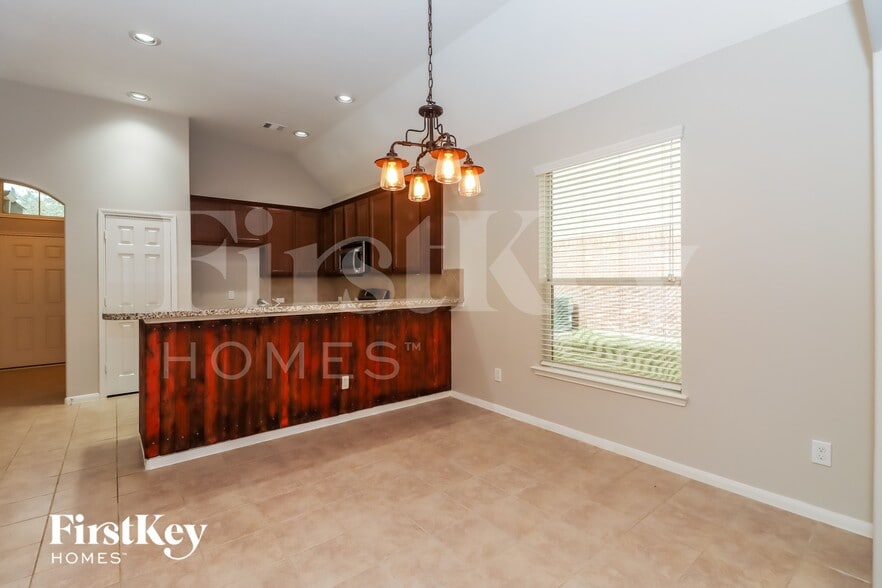 Building Photo - 16342 River Wood Ct