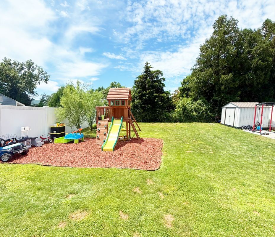 Building Photo - 124 Morningside Dr W
