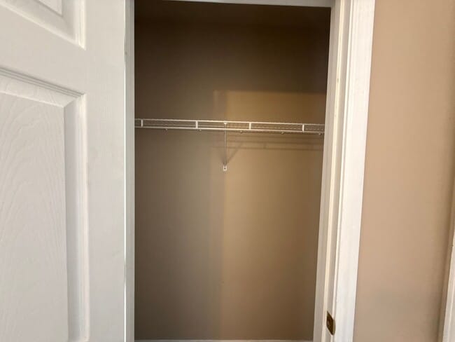 Building Photo - Warm and inviting single-story home, perfect for comfortable living.