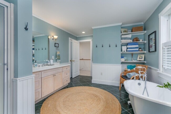 Building Photo - 430 Bow Lake Rd