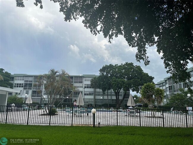 Building Photo - 2771 Taft St