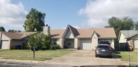 Building Photo - Fagelman Properties #11 (8801 Pineridge Dr)