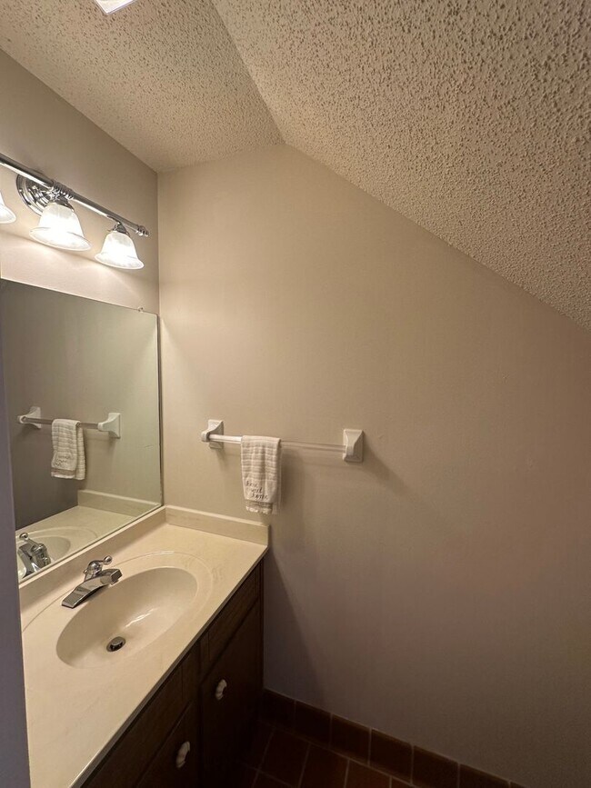 Building Photo - Oakridge Commons