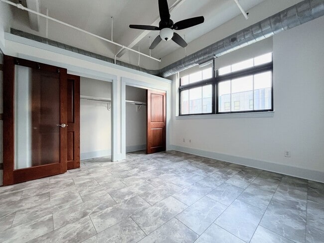 Building Photo - 210 Ellicott St