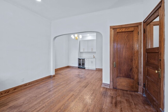 Building Photo - 2624 N Albany Ave