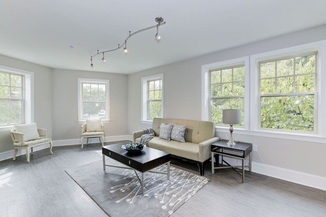Interior Photo - Singer Flats