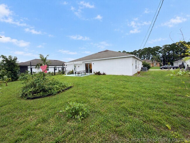 Building Photo - 4065 SW Hablow St