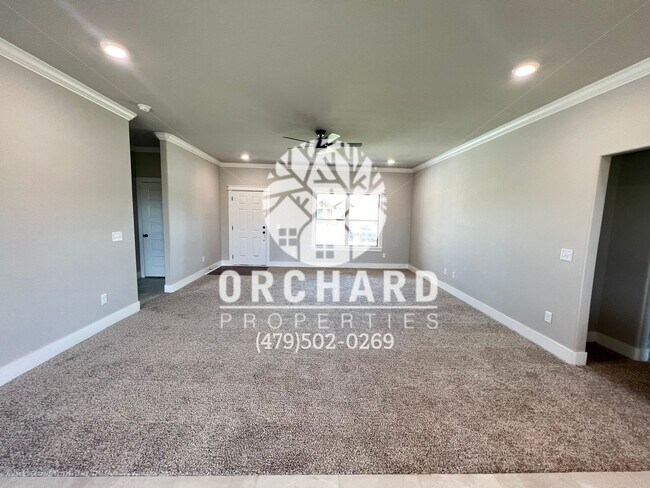 Building Photo - Single Family Home - Open-Concept Cedarwoo...