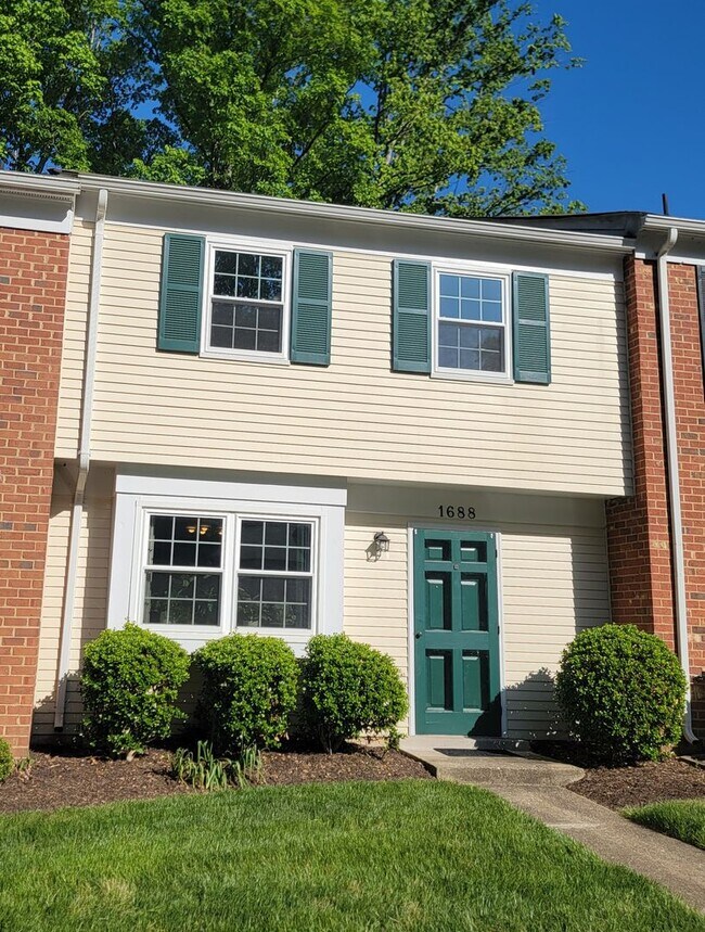 Building Photo - Great 2 Bedroom Townhouse for Rent in Western Henrico