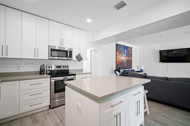 Building Photo - 836 NW 33rd Ave