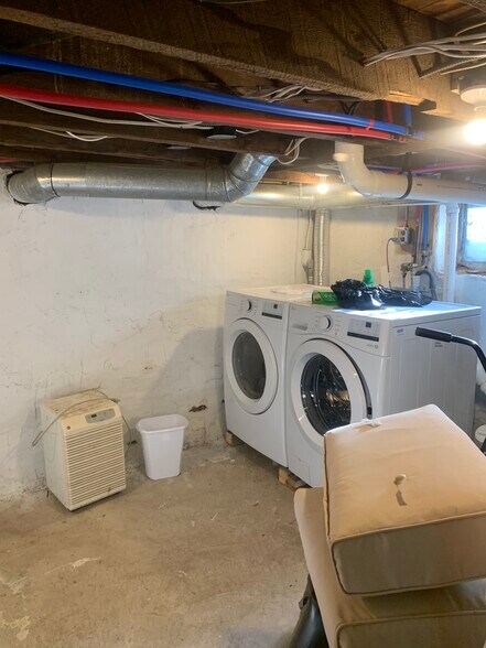 Building Photo - 113 E Sands St