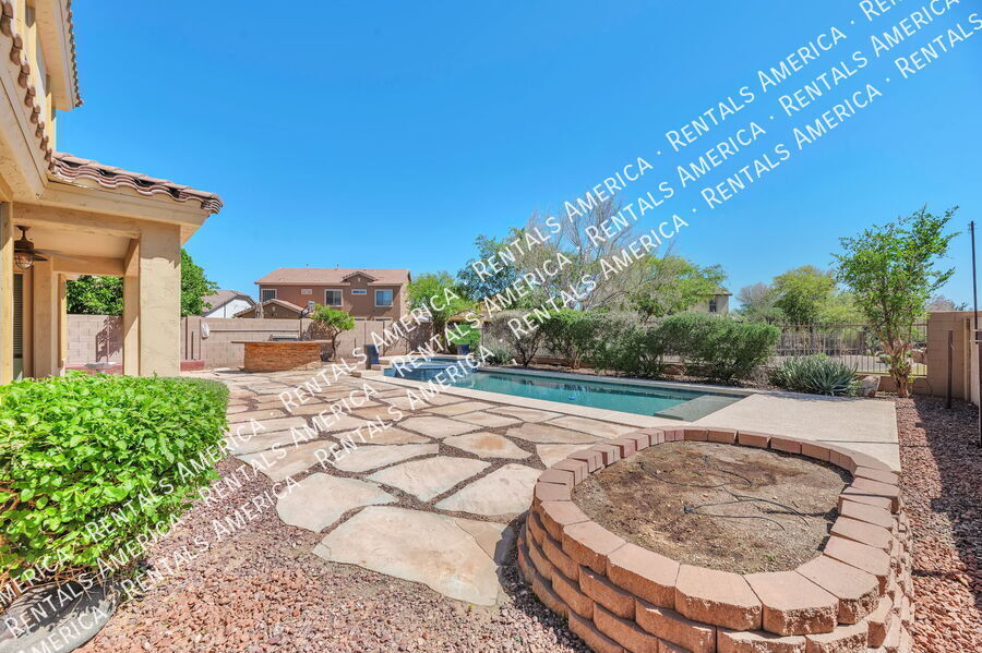 Building Photo - 5433 W Redbird Rd