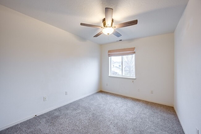 Building Photo - MOVE-IN SPECIAL! Bright & Spacious 4-Bedroom Home in One of Pullman’s Most Desirable Neighborhoods