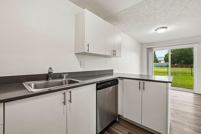 Building Photo - Private 2BR Standalone Home | Spacious 895 Sq Ft Living in Auburn