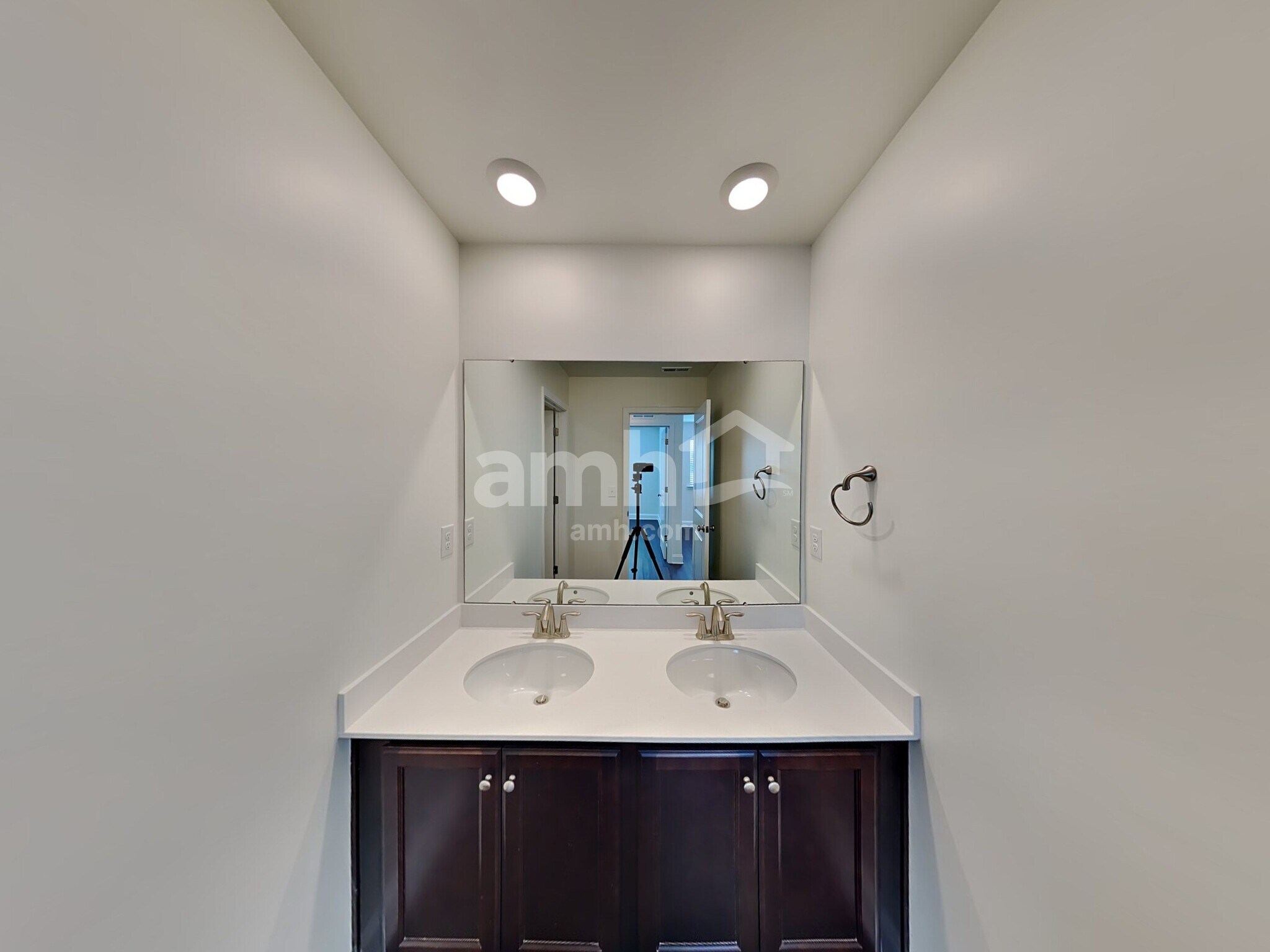 Building Photo - 561 Rivermist Dr