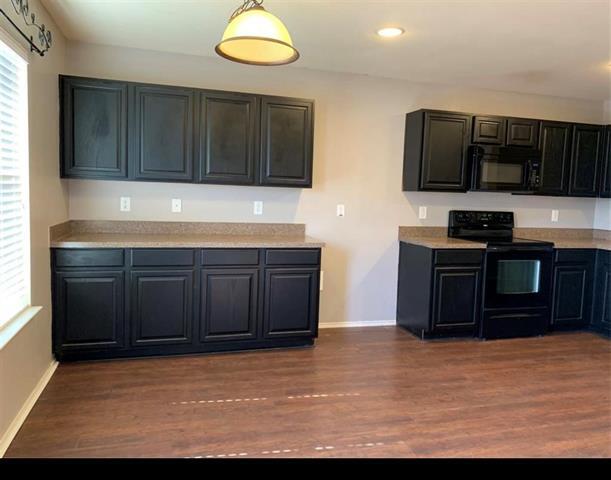 Building Photo - 510 Indian Paintbrush