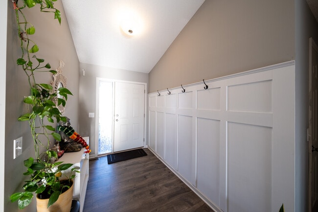 Building Photo - 15233 Emory Ave