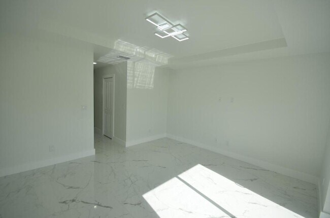 Building Photo - 1132 Edelweiss St E