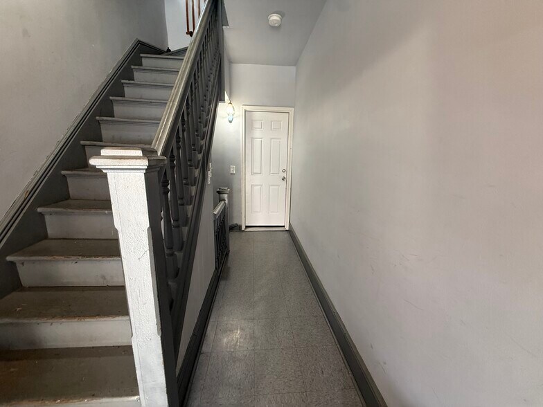 Building Photo - 38 Lanza Ave