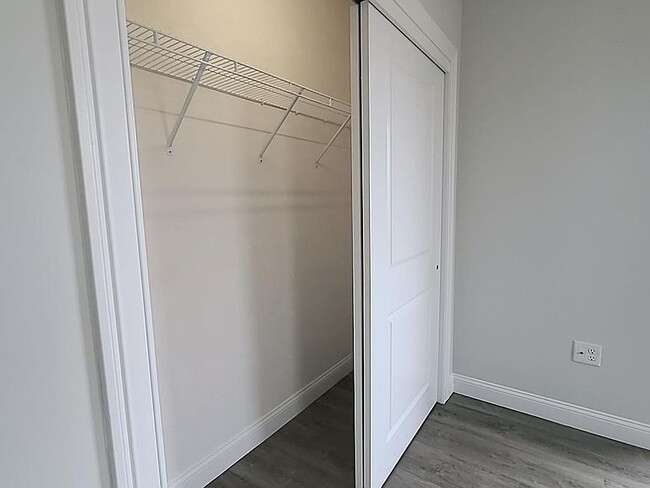 Building Photo - "Spacious 2-Bed, 2-Bath Gem in Medford - 1480 Sq Ft of Comfort Awaits!"