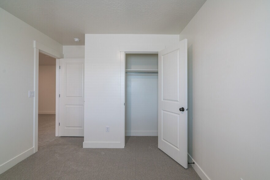 Building Photo - 5680 S Duel Ln