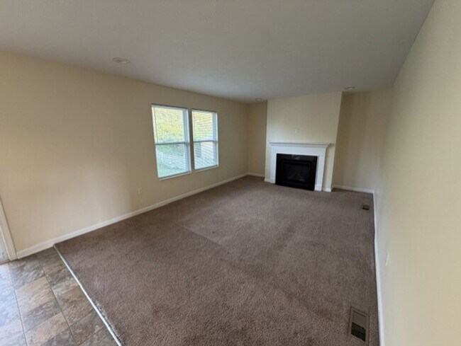 Building Photo - 422 Labrador Ln