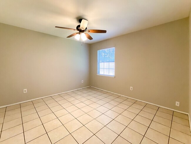 Building Photo - 3 Bedr/ 1 bath Beautiful Home in Hockley, TX