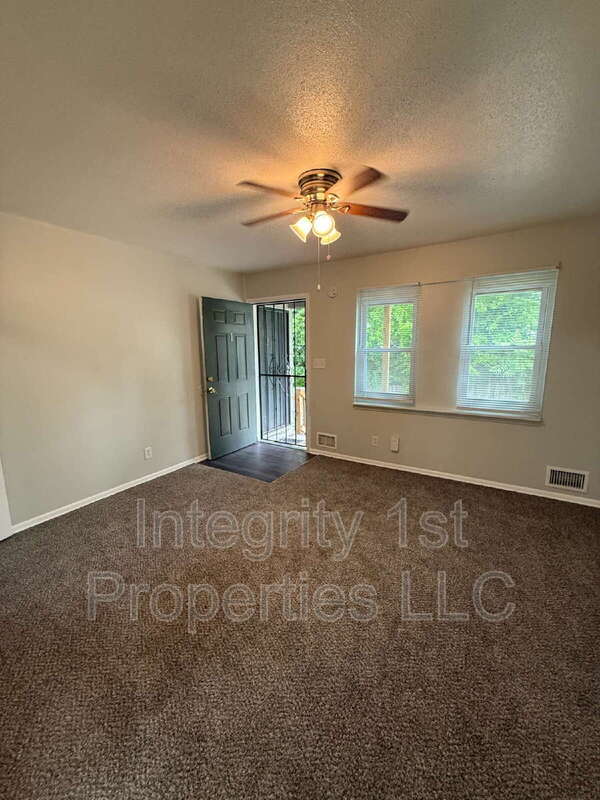 Building Photo - 5613 E 28th St