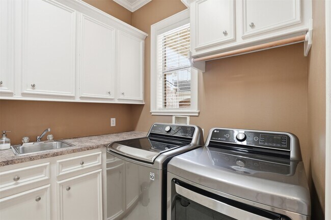 Building Photo - 2 Wilmington Ct