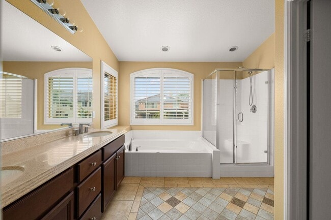 Building Photo - 14964 Pepperdine Dr