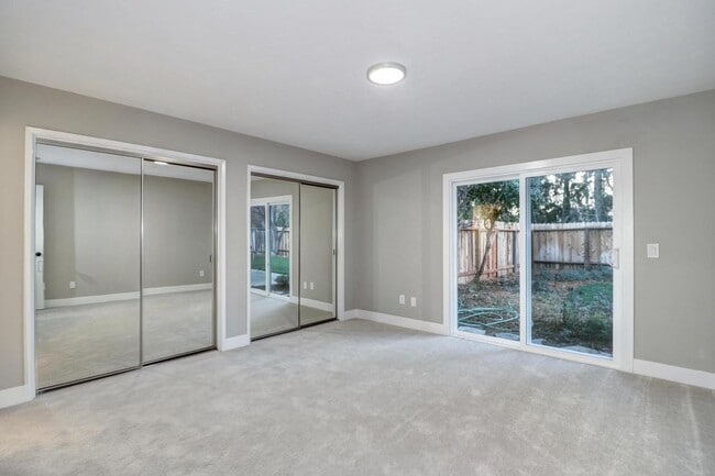 Building Photo - Fall Rental Available 9/4 – Stylish, Upgraded Duplex Near Covell Park