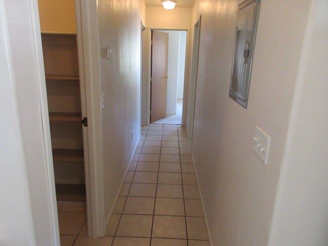 Building Photo - 2 bedroom - 2 bath - Affordable Housing with Garage!