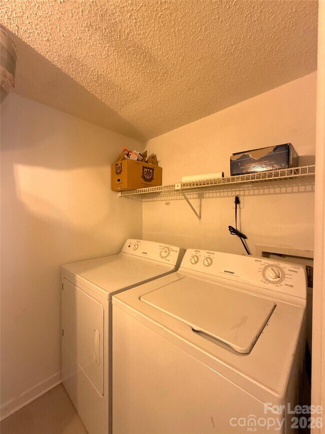 Building Photo - 6500 Clavell Ln