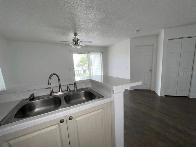 Building Photo - 1218 Bermuda Lakes Ln