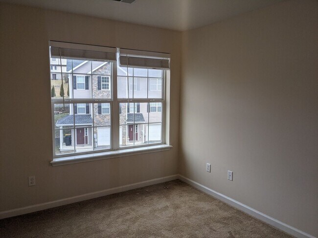 Building Photo - 3 Bedroom Townhouse for Rent in Waynesboro!