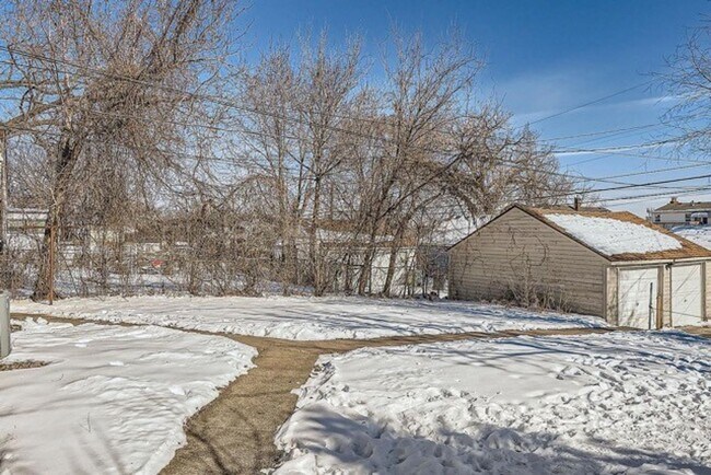 Building Photo - 3924 N Lyndale Ave