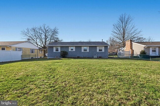 Building Photo - 6219 Groveland Rd