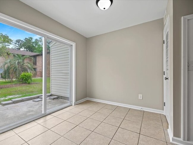 Building Photo - 731 Coventry Ln