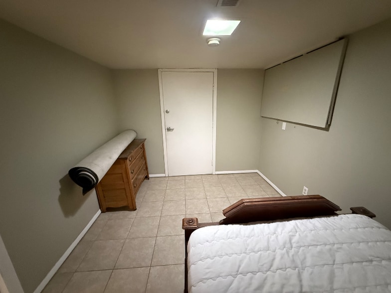 Building Photo - 3300 15th Ave