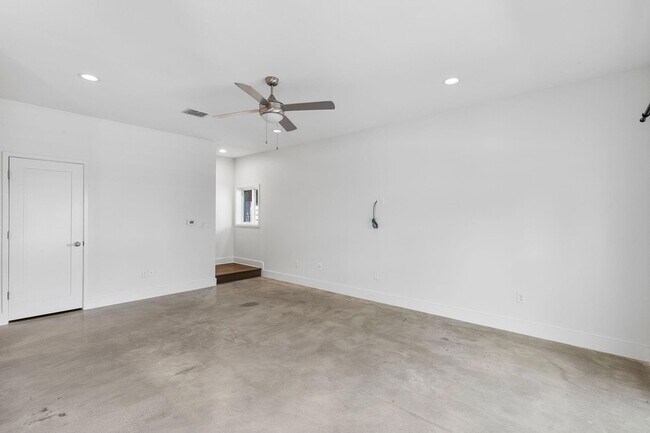 Building Photo - 2101 Montopolis Dr