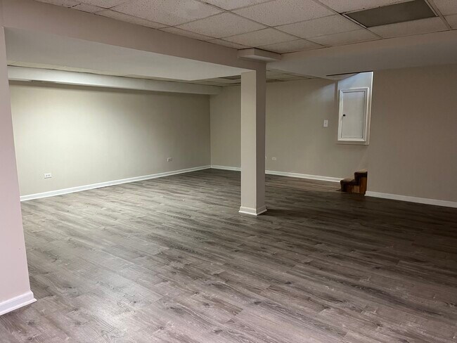 Building Photo - 1420 Monroe Ave
