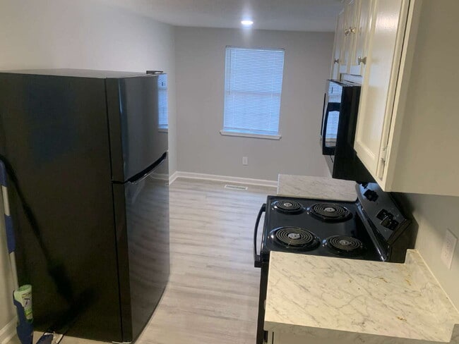 Building Photo - Outstanding 3-Bedroom Home in the Heart of...