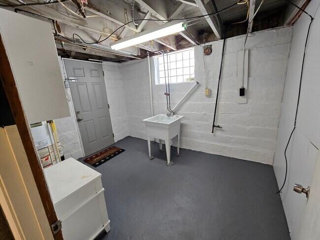 Building Photo - 2940 Brevard Ave